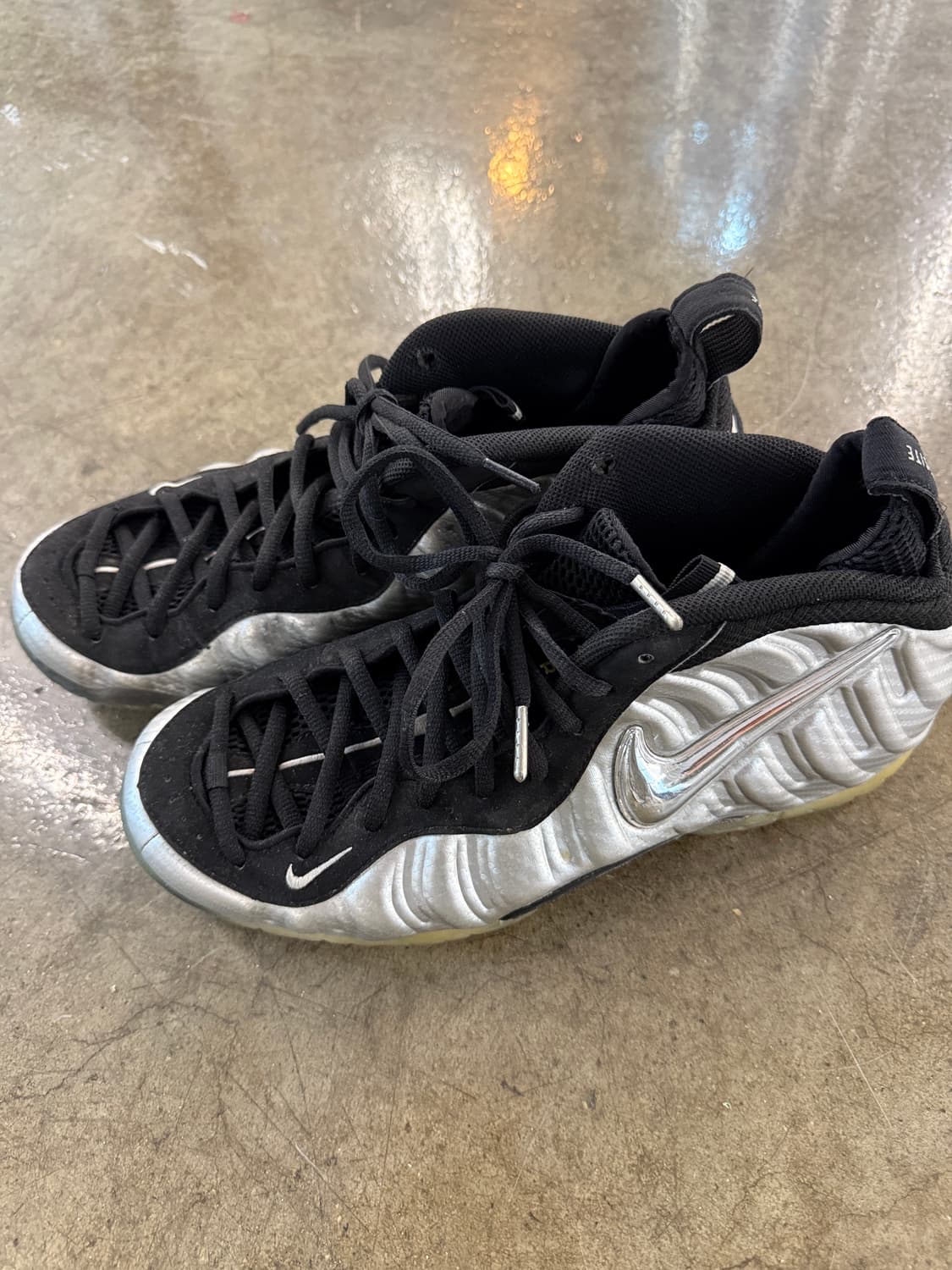 나이키 에어 폼포짓 실버 285mm 상품이미지3