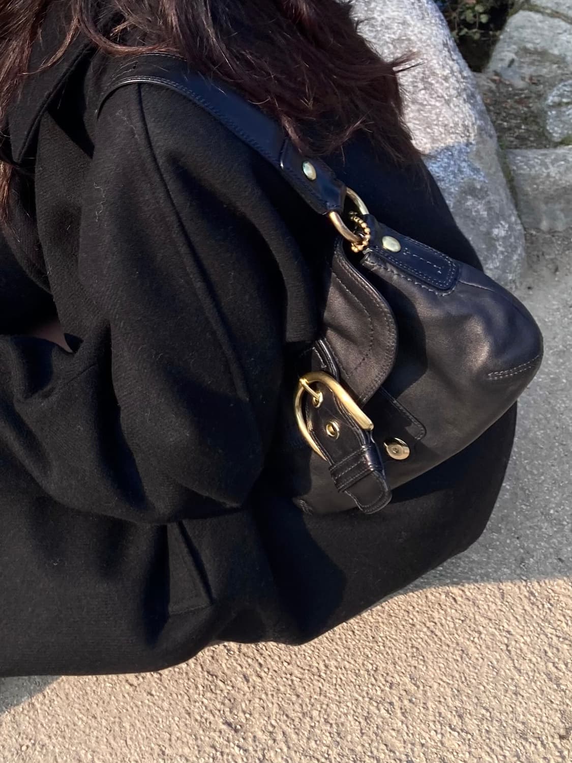 코치 금장 블랙 숄더백 상품이미지4