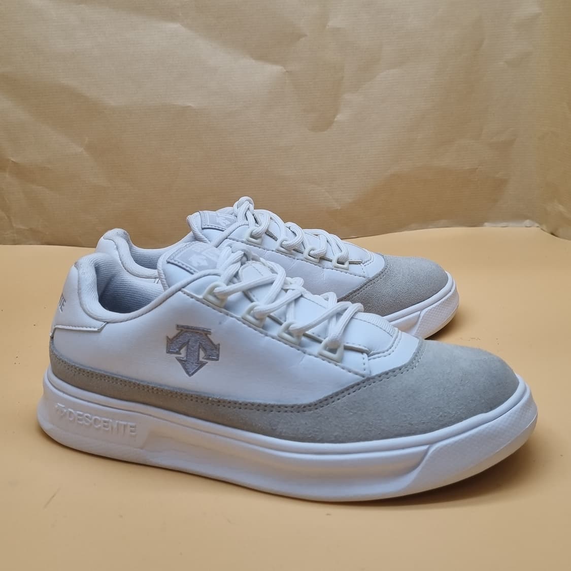 데상트 디플레어 그레이 여성운동화240  상품이미지1