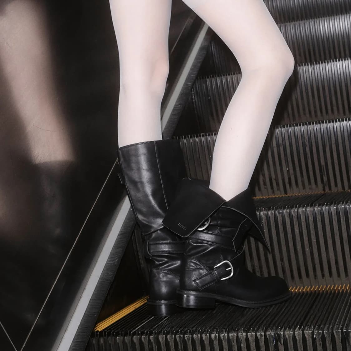 기호 Raven foldable Buckle Boots / black 상품이미지1