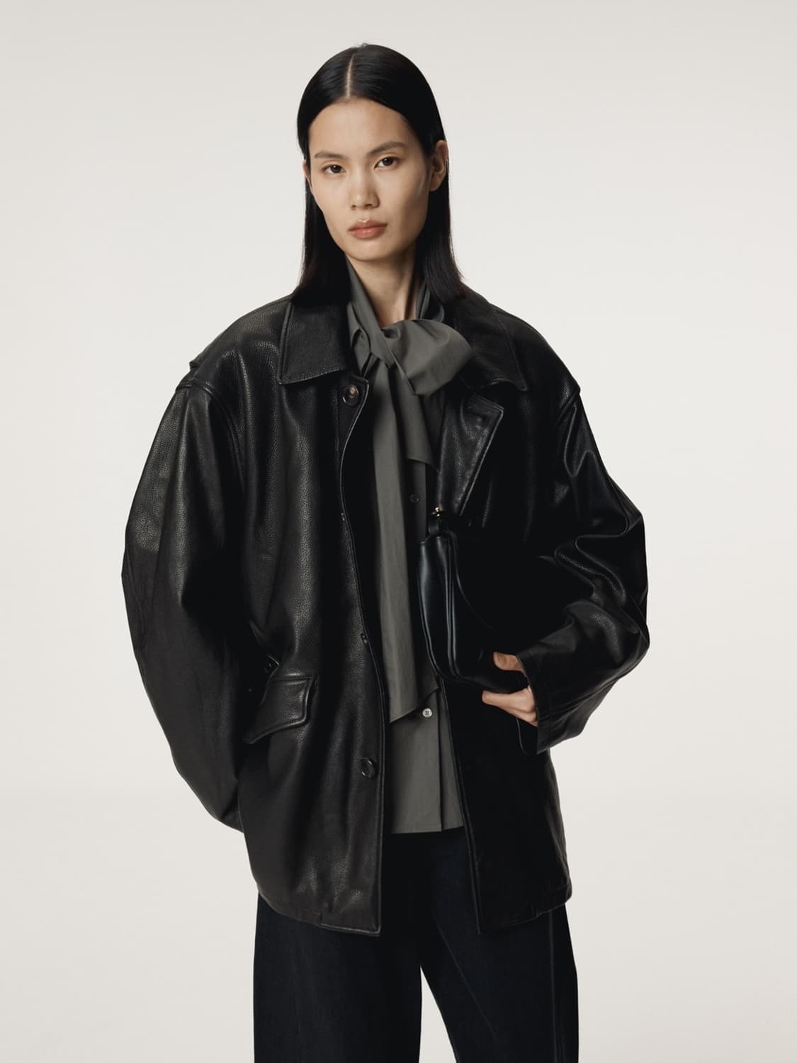 렉토 RECTO 커브드 숄더 라인 블라우스 오프 화이트 상품이미지1