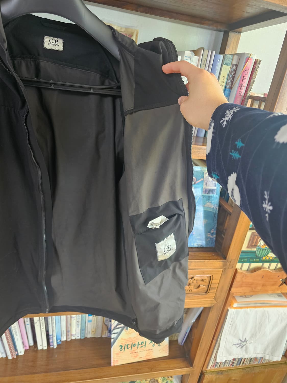 씨피 가장 기본 모델 CP컴퍼니 블랙 후드 나일론 자켓 팔아요 상품이미지4