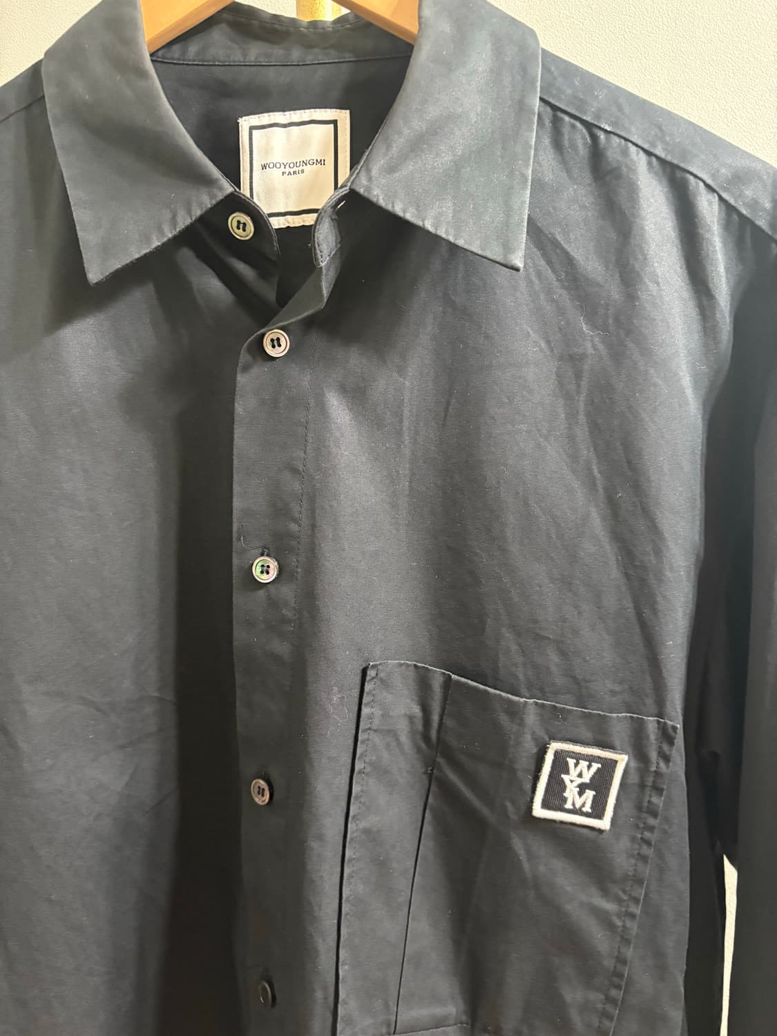 우영미 백로고 셔츠 상품이미지3