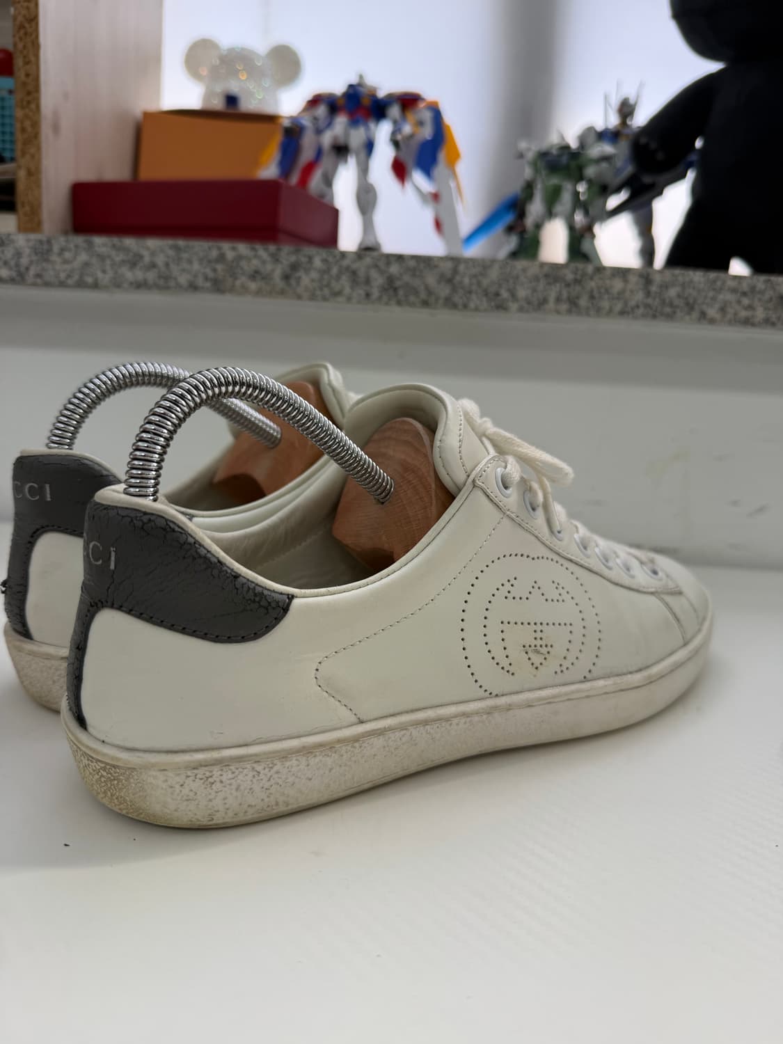 정품) 구찌 에이스 인터로킹 G 펀칭 스니커즈 8 상품이미지4