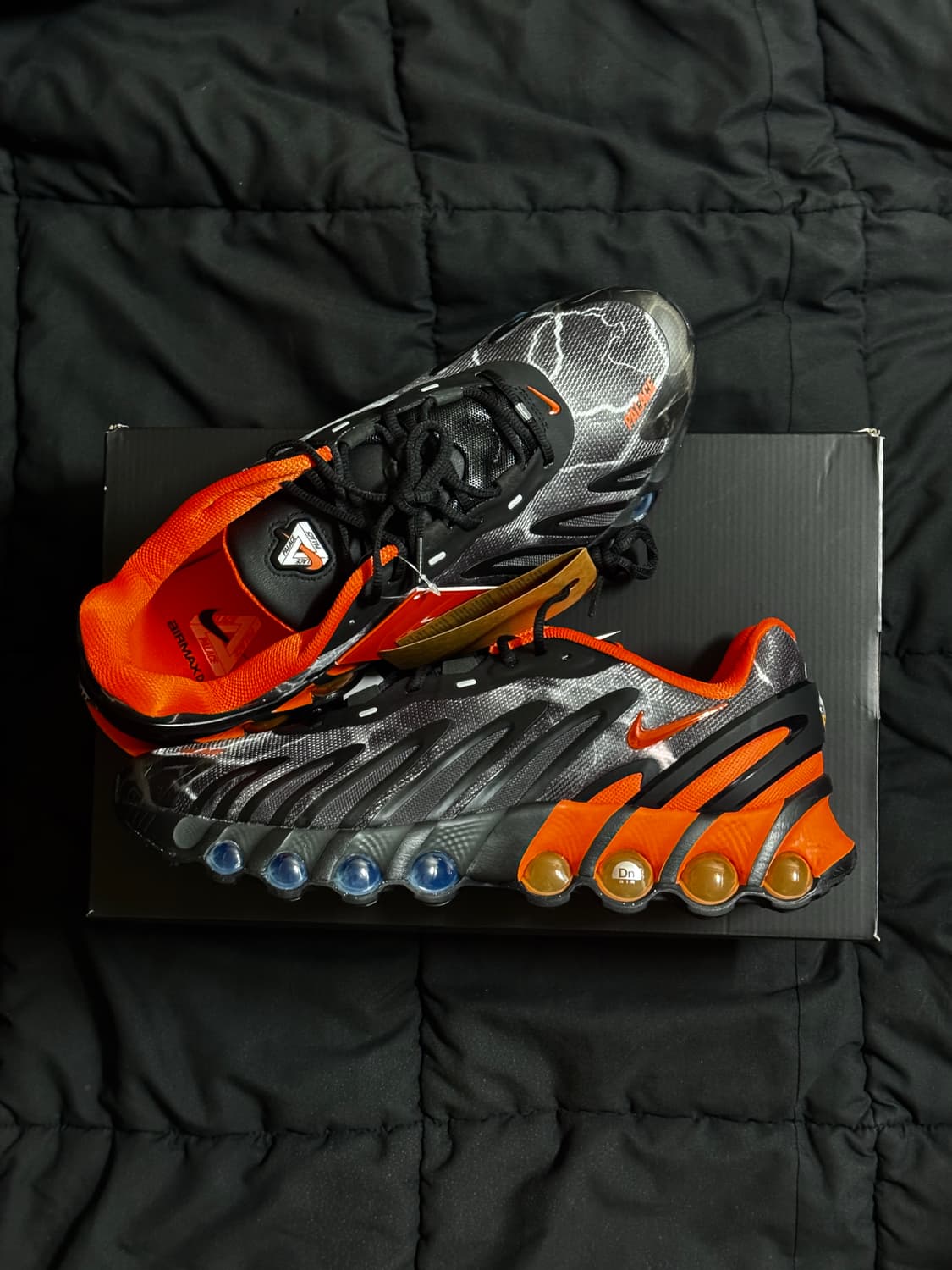 [305] 팔라스 X 나이키 에어 맥스 Dn8 블랙 세이프티 오렌지 상품이미지1