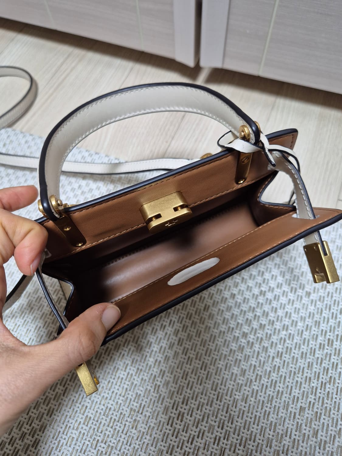 토리버치 리 라지윌 쁘띠백 미니크로스가방 상품이미지9