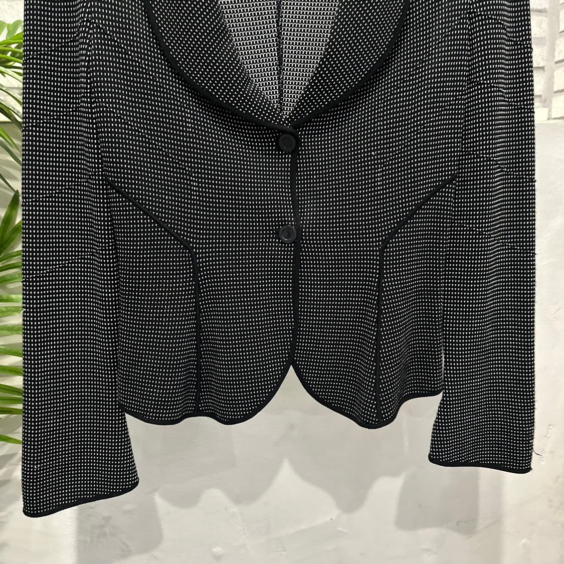 조르지오 아르마니 크롭 자켓 자수 패턴 커브 카라넥 파이핑 디테일 블랙 상품이미지5