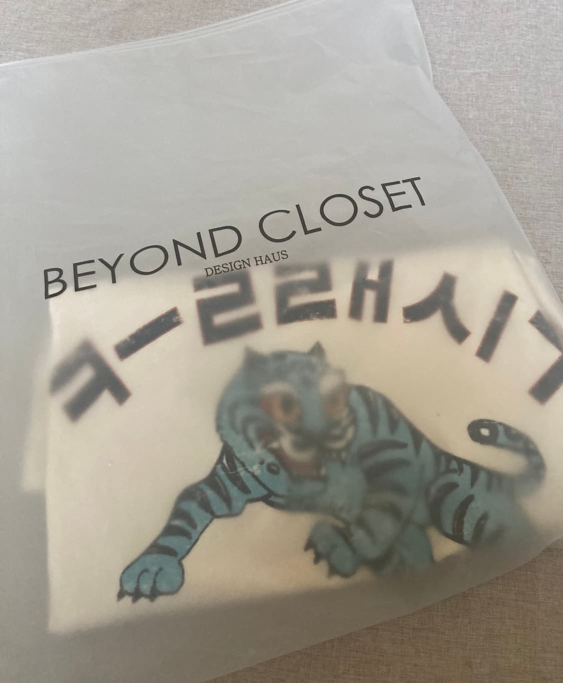 비욘드클로젯 반팔 티셔츠 크림 상품이미지3