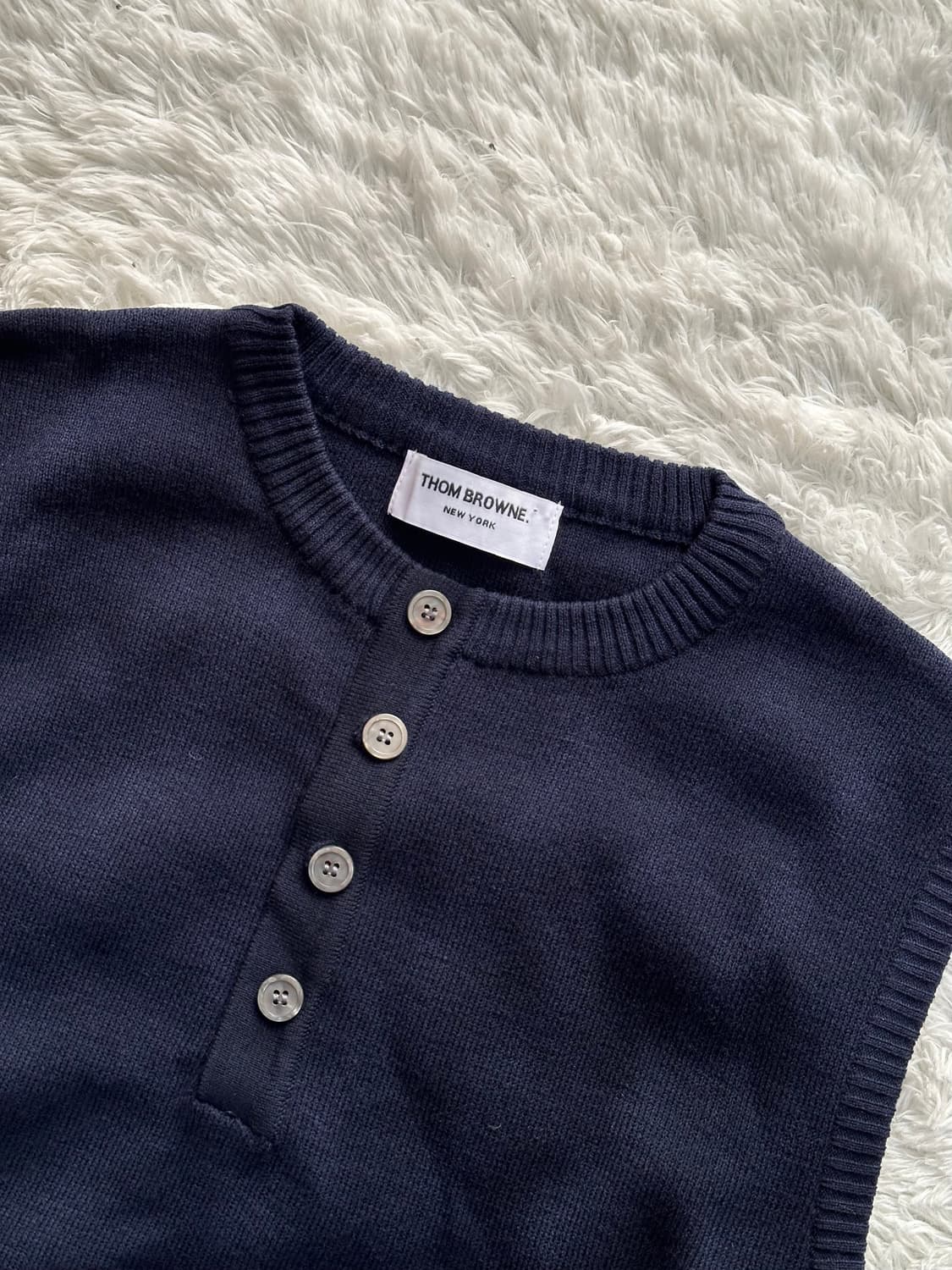 톰브라운 네이비 니트 조끼 2사이즈 상품이미지2