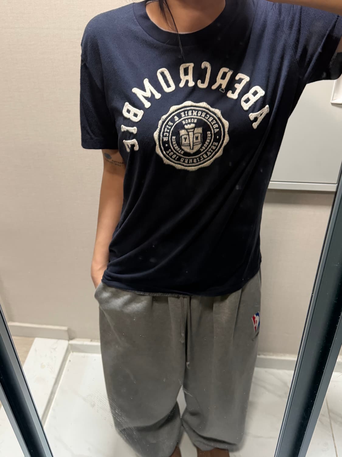 아베크롬비 네이비 반팔티 M 상품이미지1