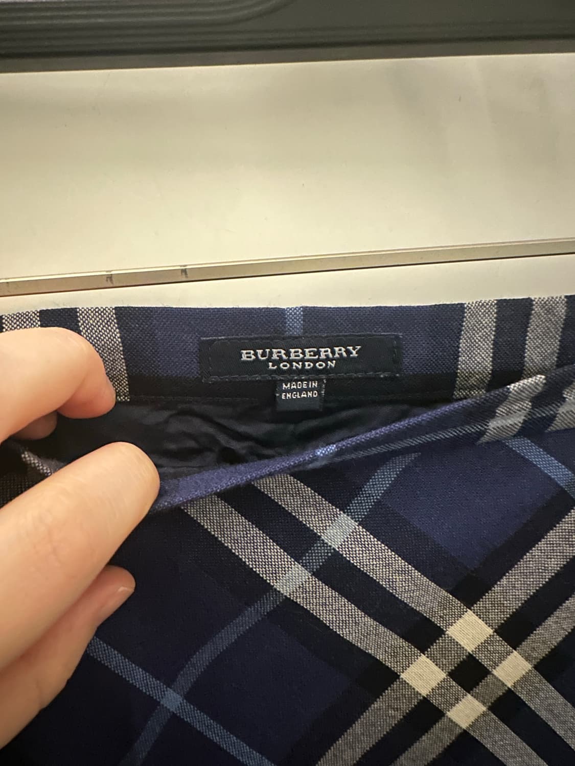 BURBERRY 버버리 네이비블루 체크미디스커트 상품이미지3