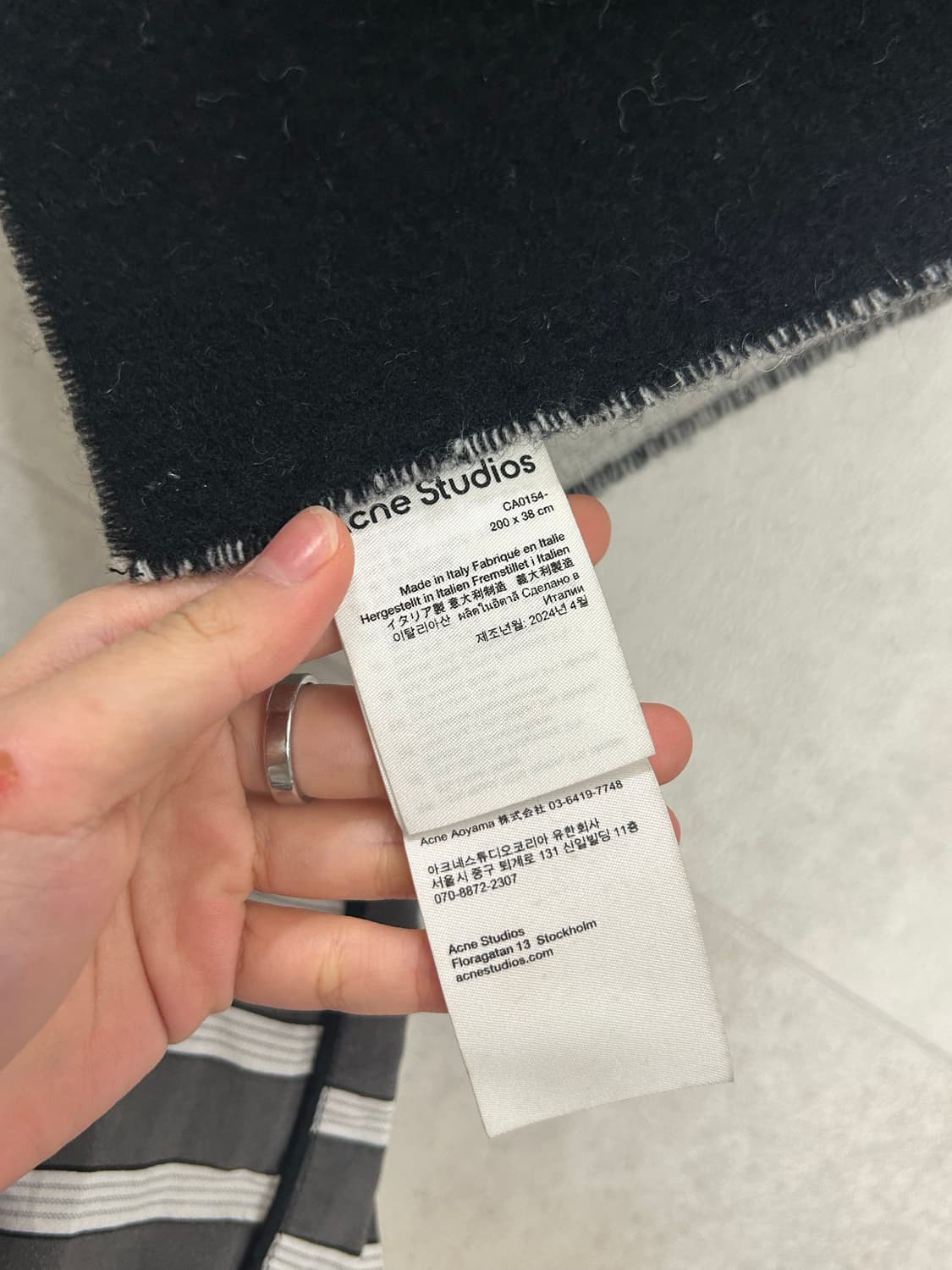 아크네 스튜디오 로고 자카드 머플러 블랙 화이트 상품이미지4