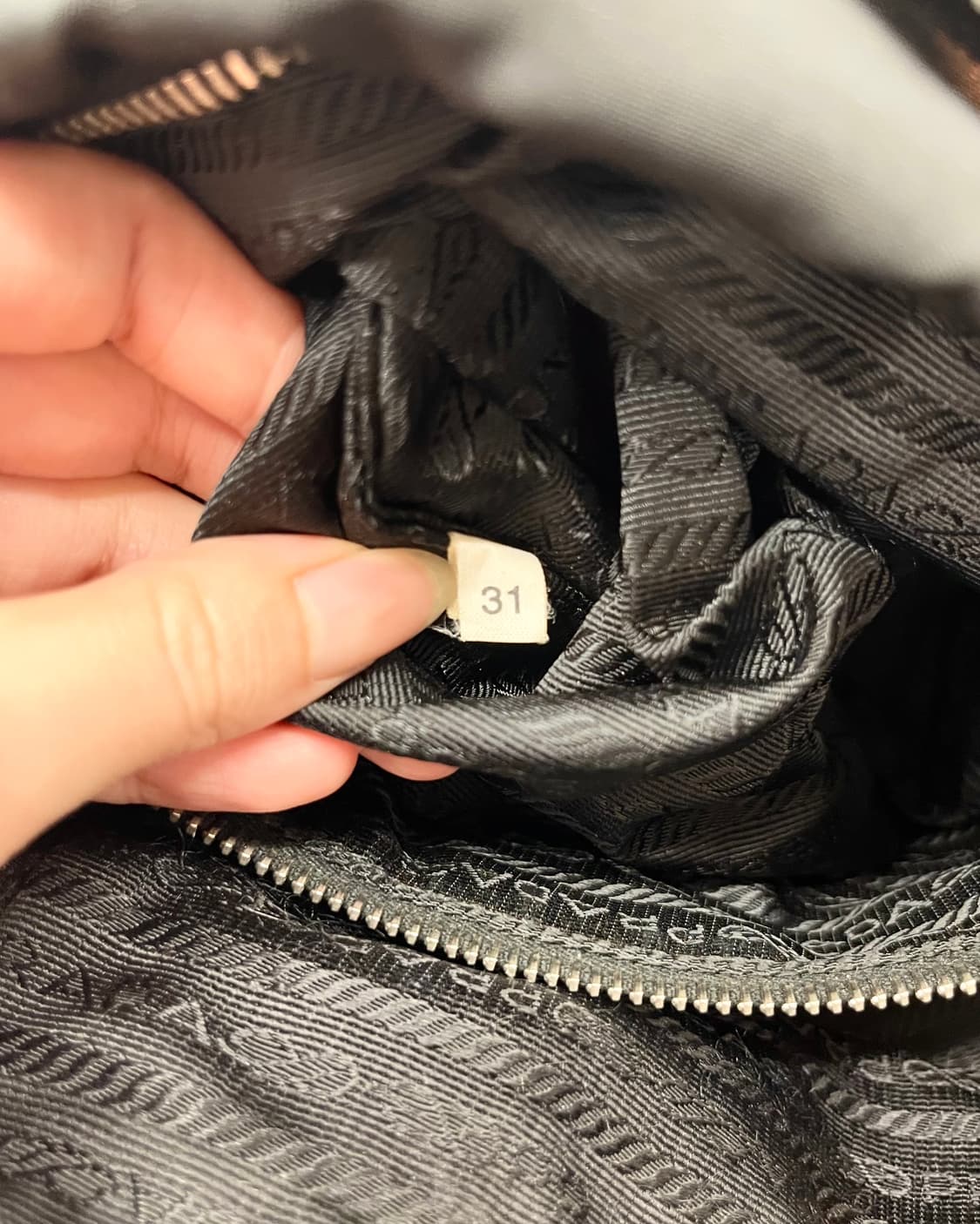 프라다 블랙 퀼티드 나일론 체인 숄더백 상품이미지7