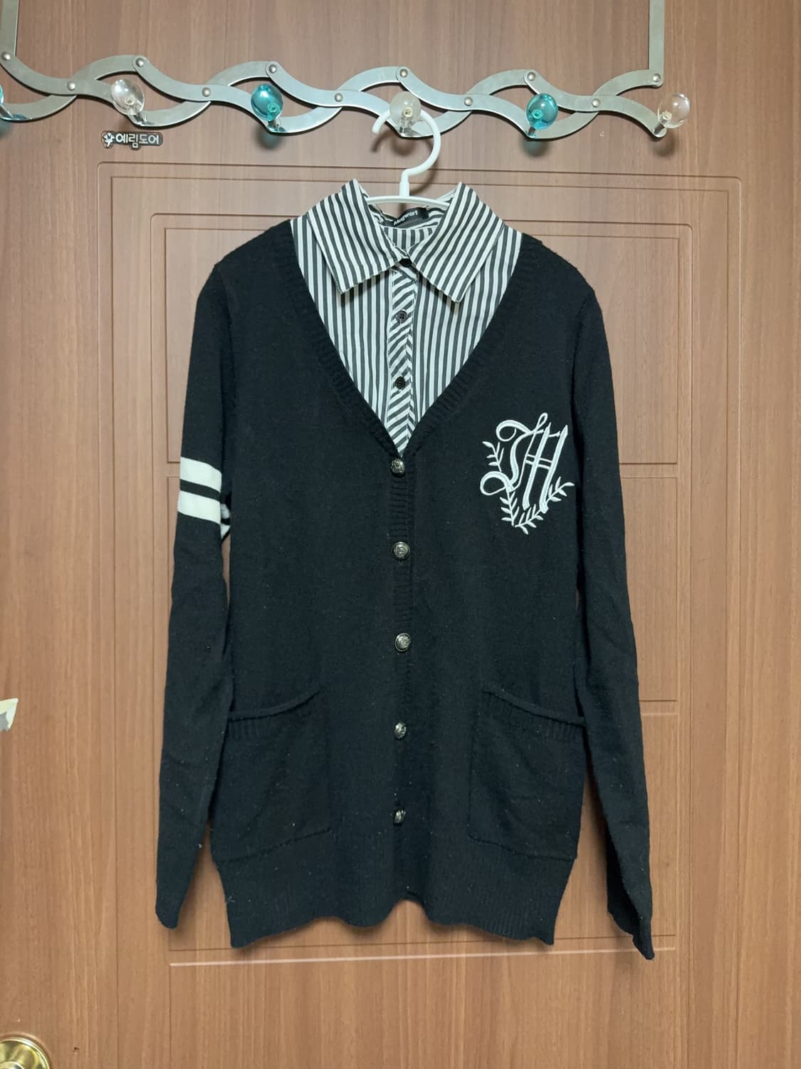 지뢰계 서브컬쳐 중성계 일본 빈티지 블랙 스트라이프 자수 니트 가디건 상품이미지3