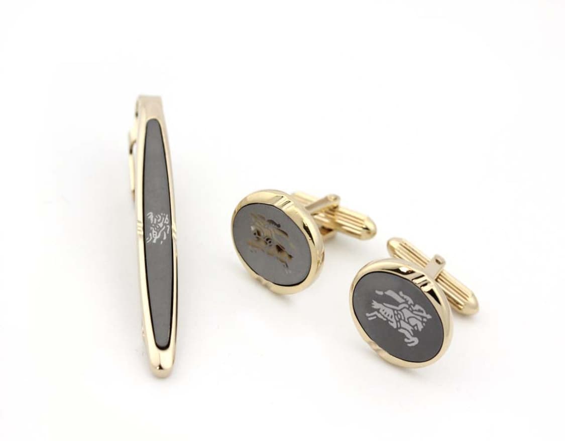 버버리 5.3cm A등급 남자 명품 넥타이핀 커프스 세트 상품이미지2