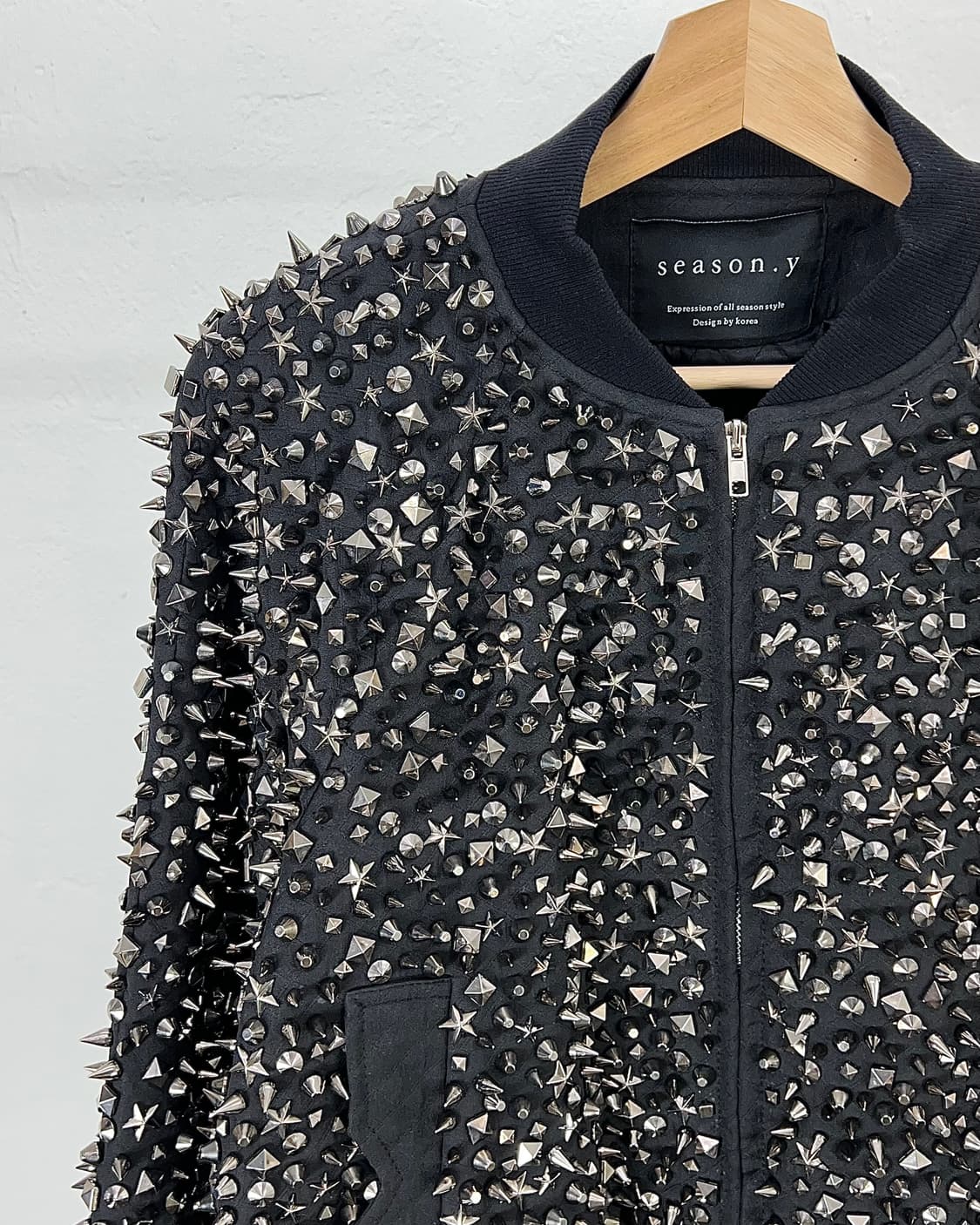 시즌와이 시퀸 블랙 스터드 논카라 게스터 봄버 자켓 상품이미지2
