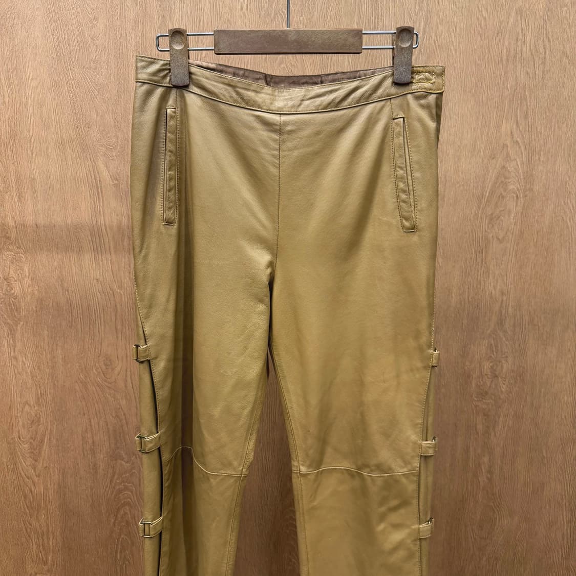 빈티지 레더 팬츠 사이드 스트랩 버클 디테일 스트레이트핏 브라운 상품이미지4