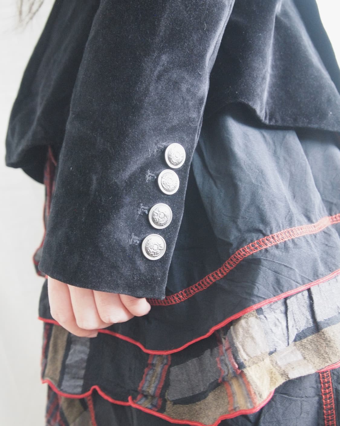 alice+olivia 벨벳 스웨이드 크롭컷 슬림핏 블레이져 상품이미지4