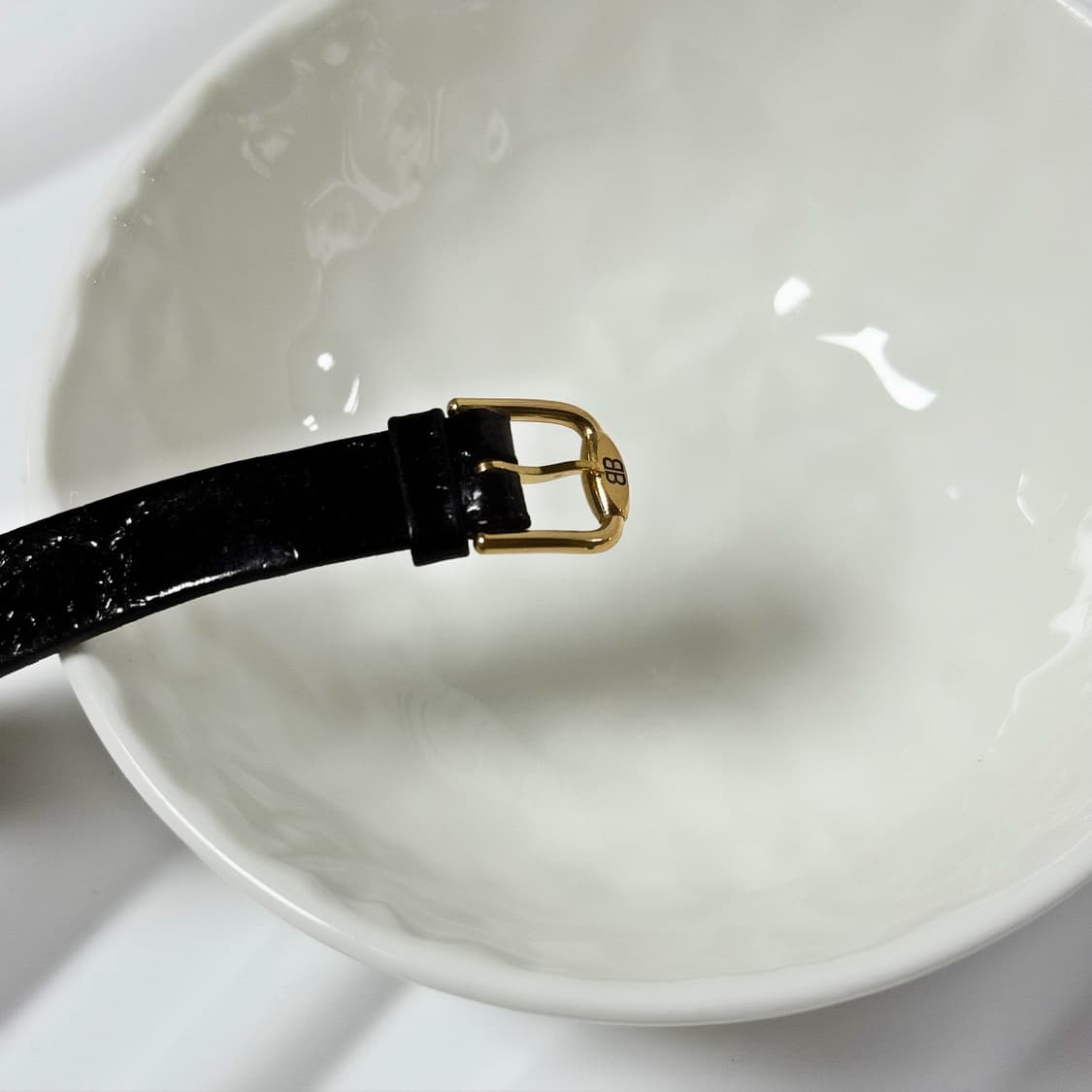 발렌시아가 BB로고 블랙다이얼 라운드골드 워치 상품이미지8