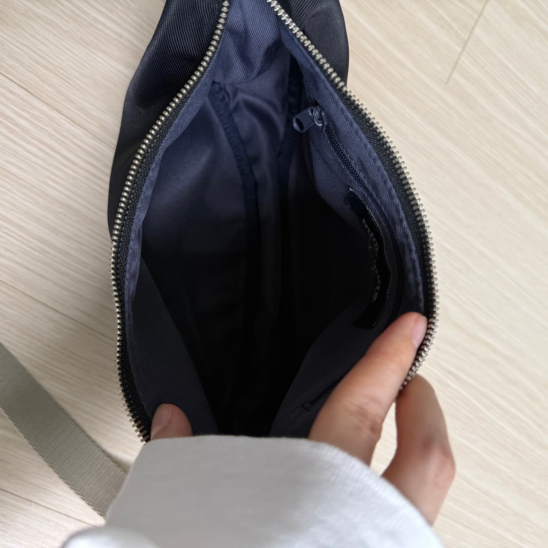 미닛뮤트 minitmute 클로 웨이스트 블랙/실버 크로스백 상품이미지6