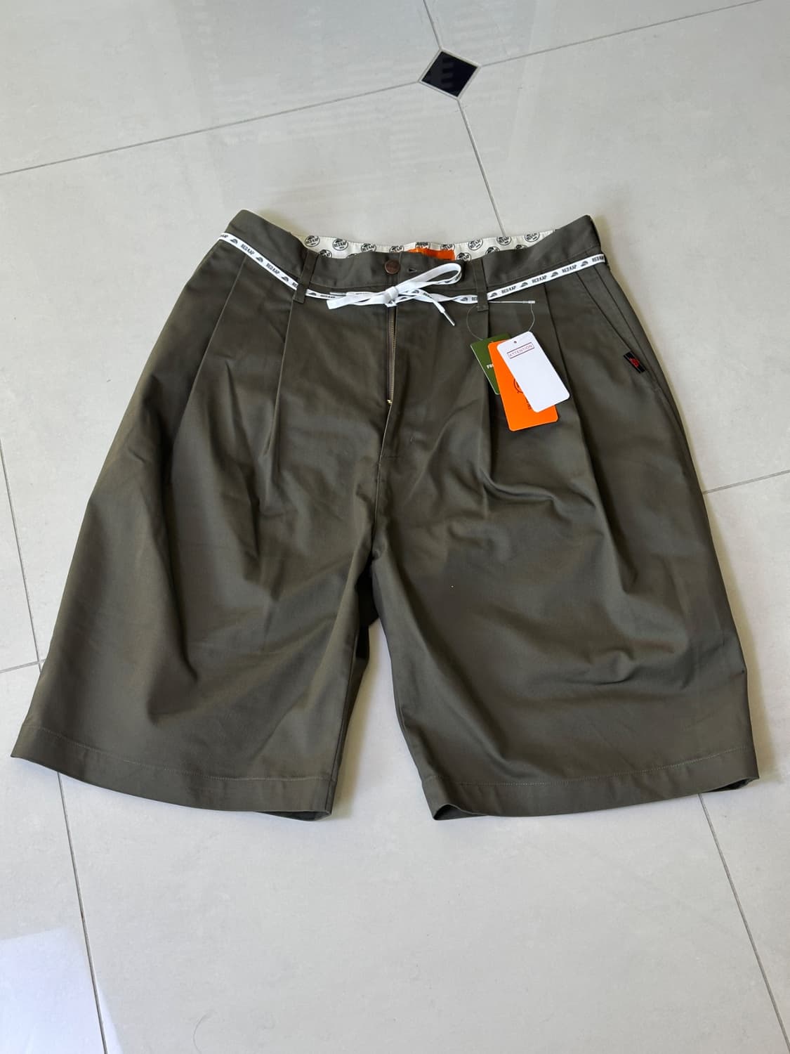2tuck wide baggy shorts 상품이미지4