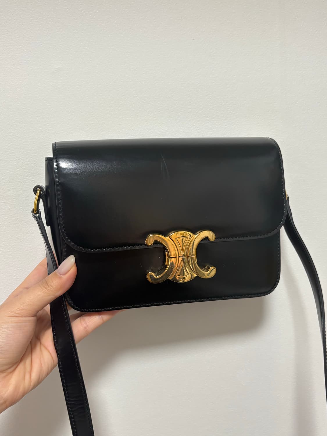 셀린느 트리옹페 틴 블랙 금장로고 숄더백 상품이미지1