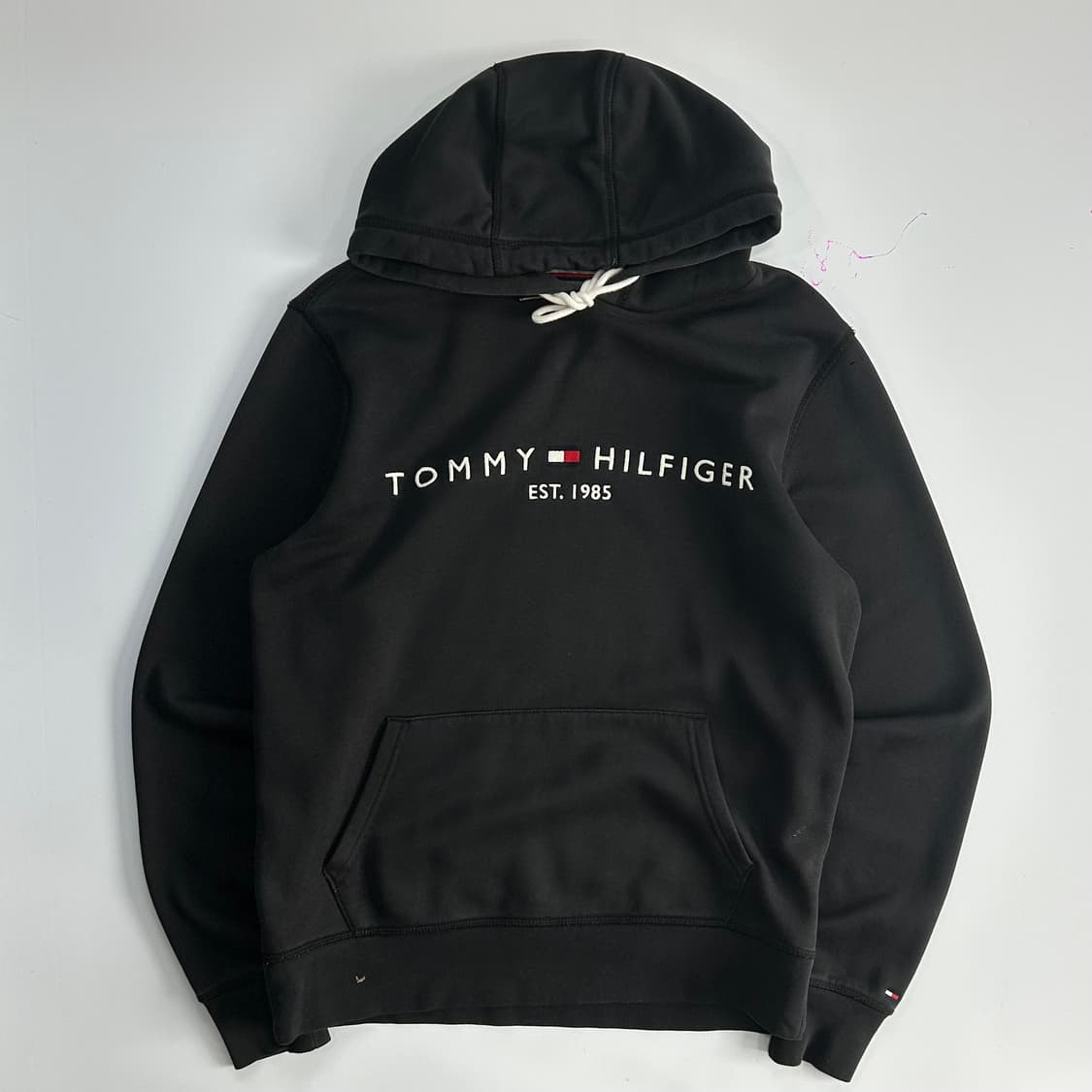 Tommy Gilfiger 스펠아웃로고 블랙 후드티 상품이미지3