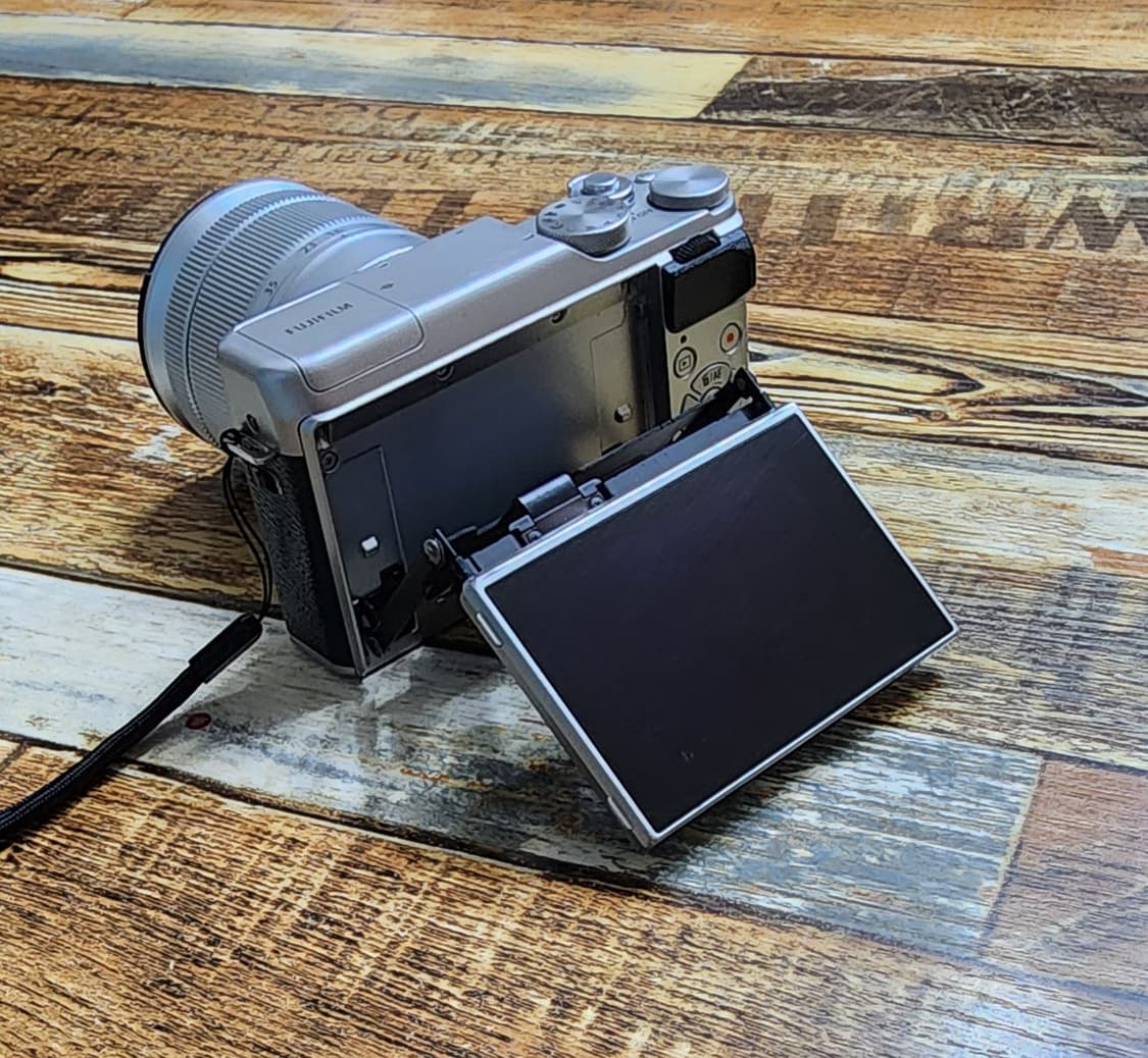 후지필름 X-A10 미러리스 디지털 카메라와 16-50mm 렌즈 팝니다. 상품이미지2