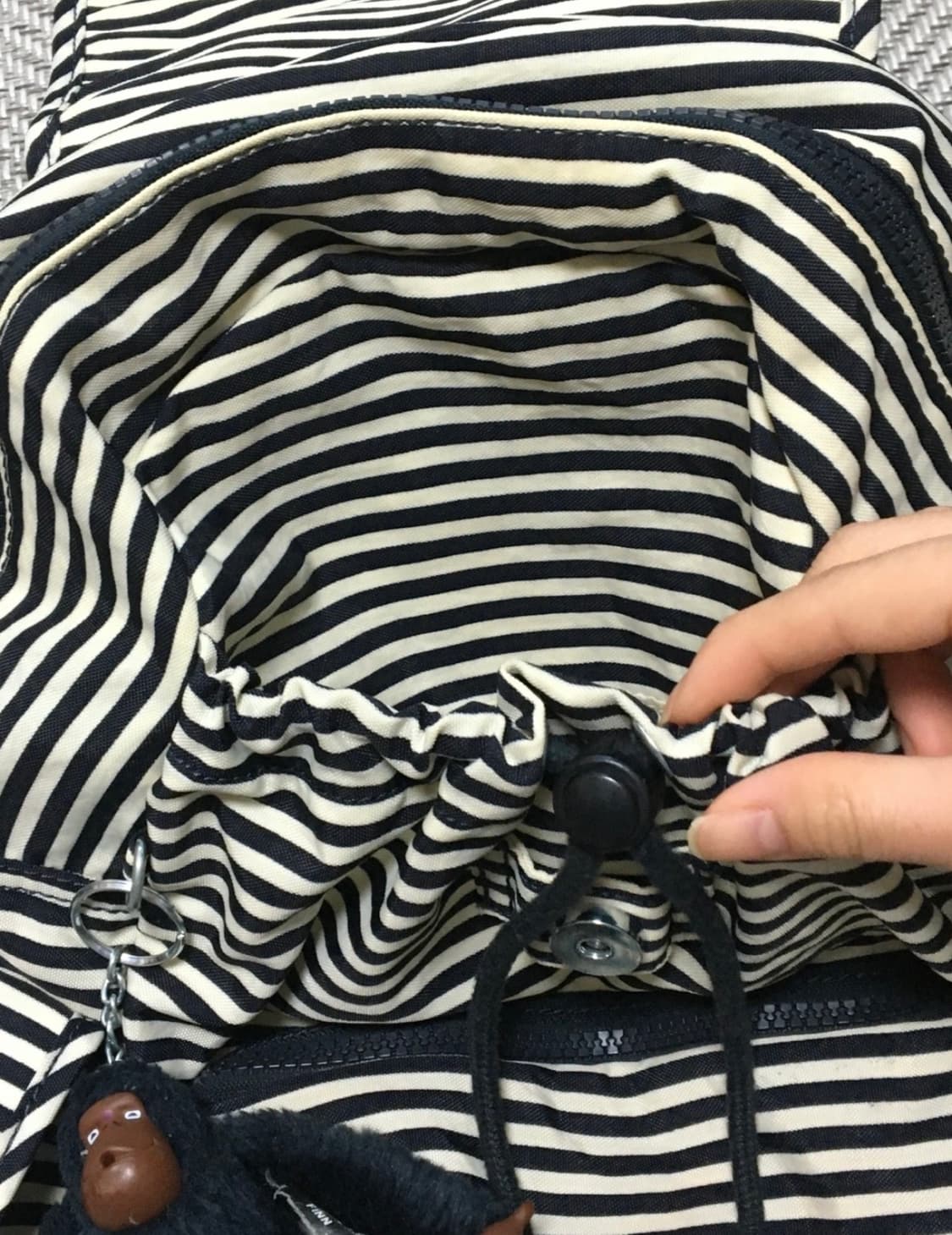 빈티지 키플링 네이비 스트라이프 백팩 상품이미지4