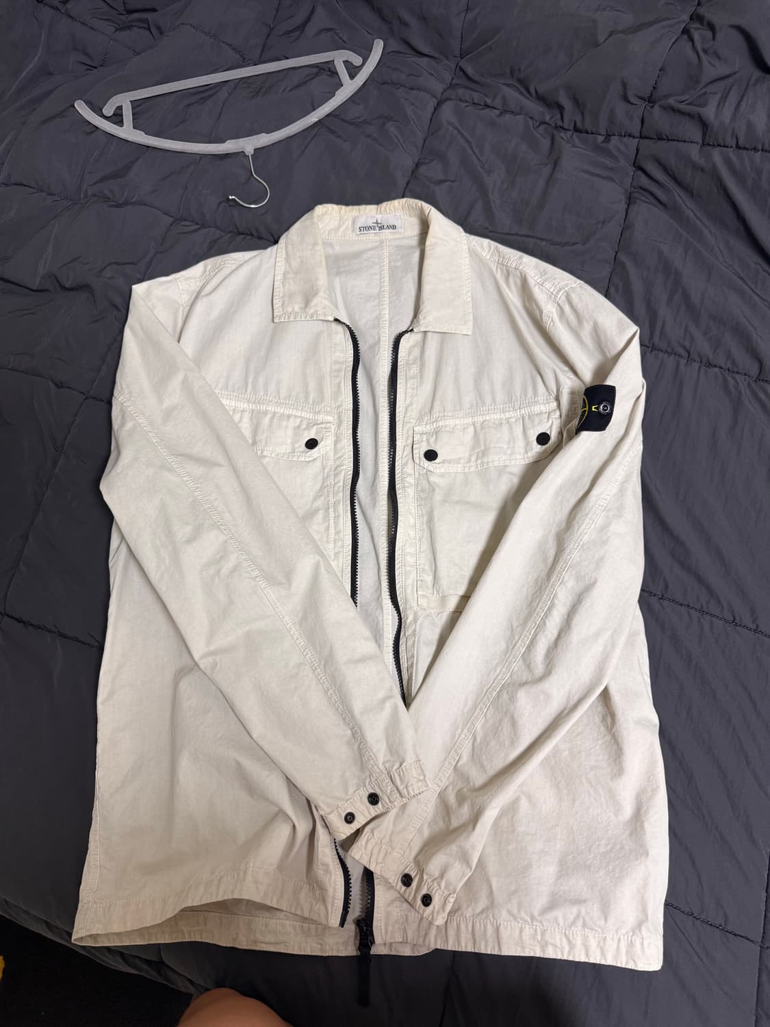 스톤 아일랜드 올드이펙트 오버셔츠 라이트 그레이 상품이미지1