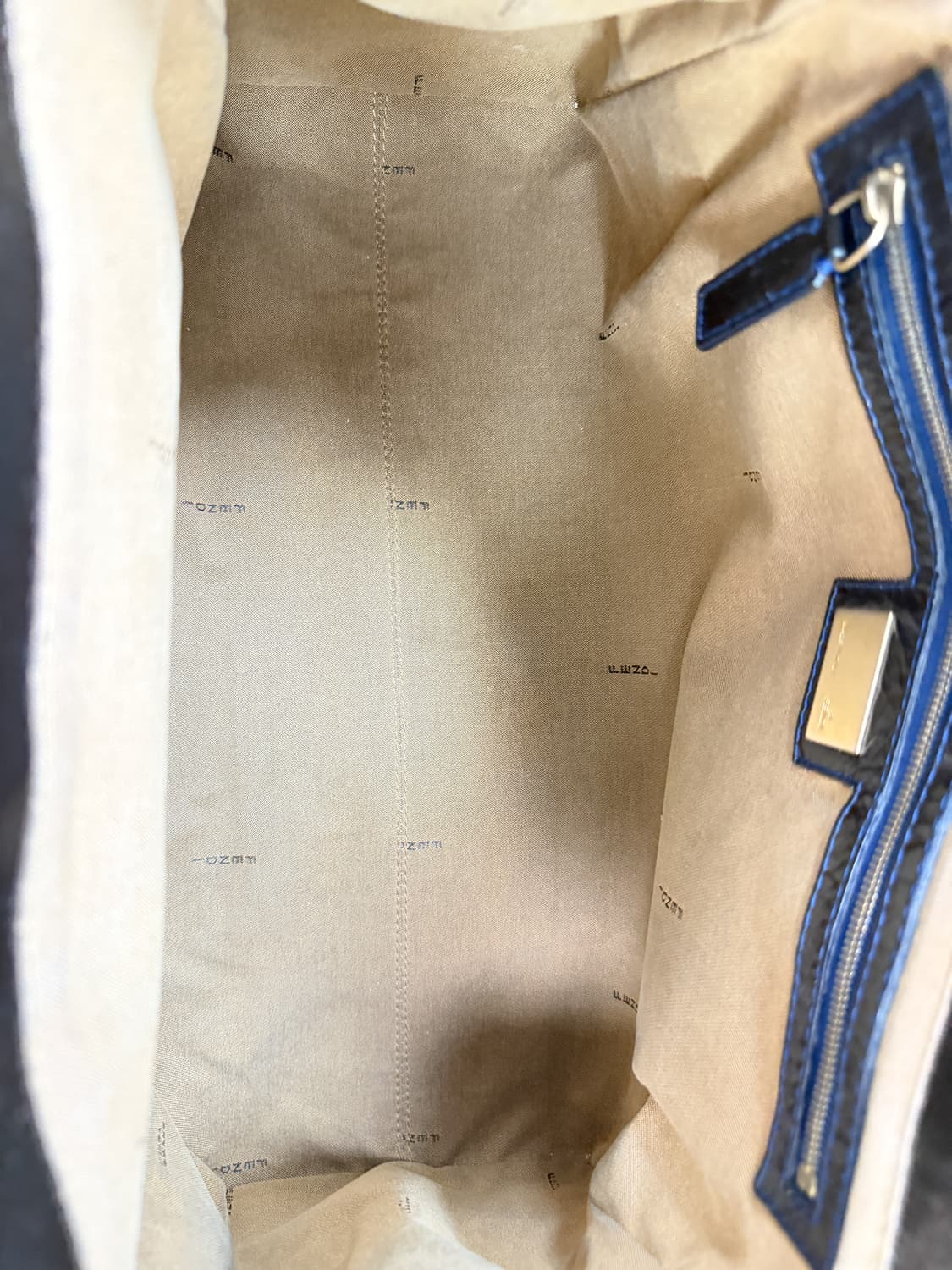 펜디 블랙 샤인 레더 스터드 숄더백 상품이미지7