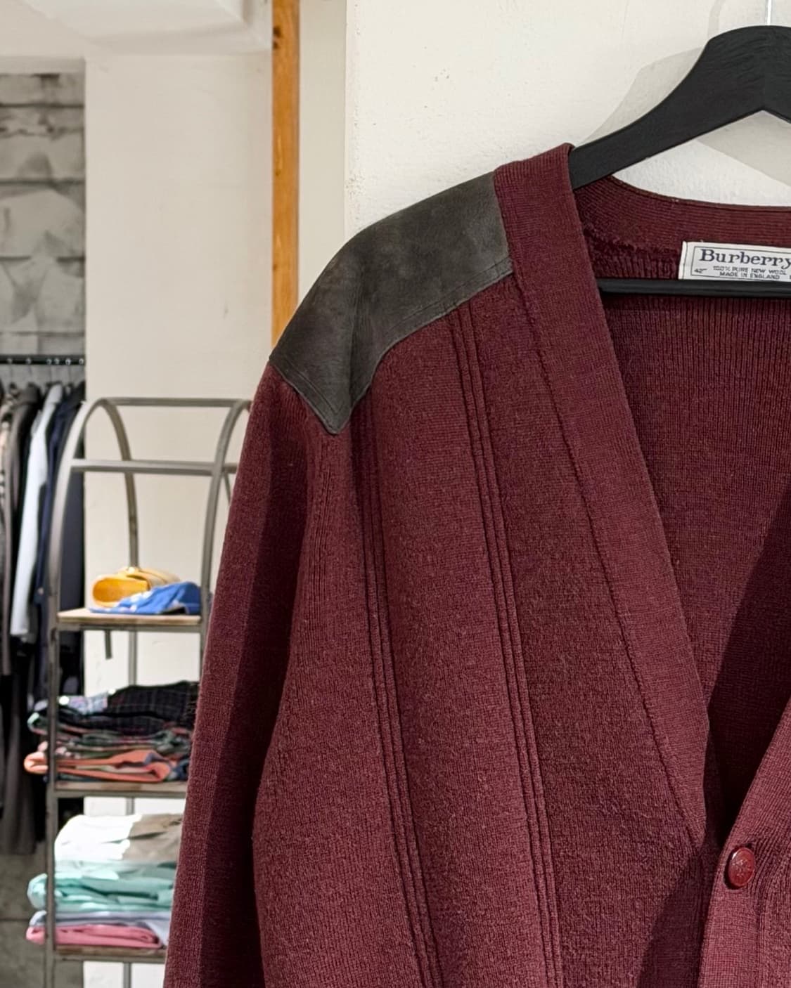 버버리 버건디 코만도 레더패치 브이넥 가디건 상품이미지2