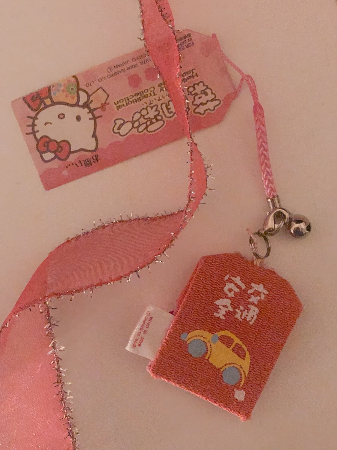 헬로키티 부적 키링 & 폼폼푸린 렌티큘러 뱃지 상품이미지2