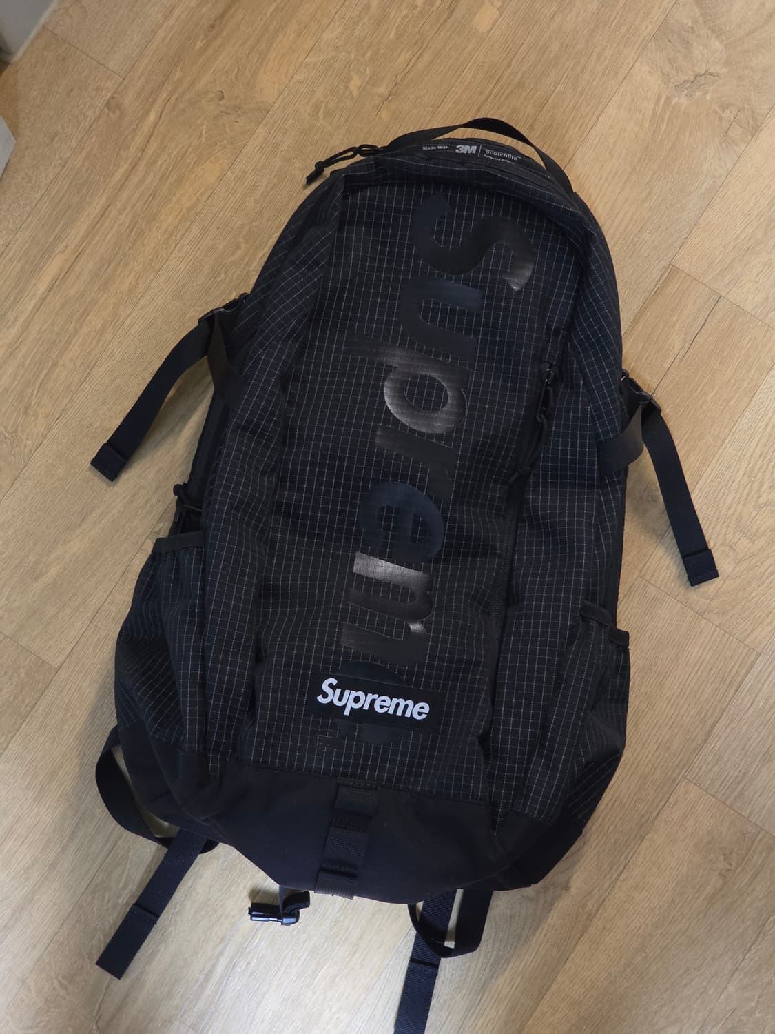 슈프림 백팩 블랙 24SS 상품이미지1
