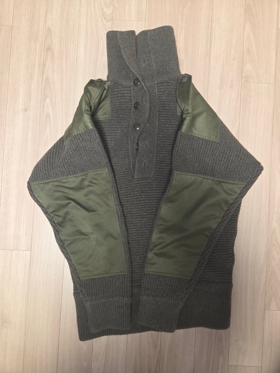 밀리터리 풀 오버 스웨터  상품이미지1