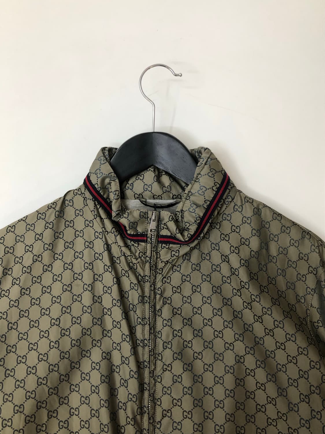Gucci 구찌 로고 패턴 윈드 브레이커  Price : 558,000  상품이미지3