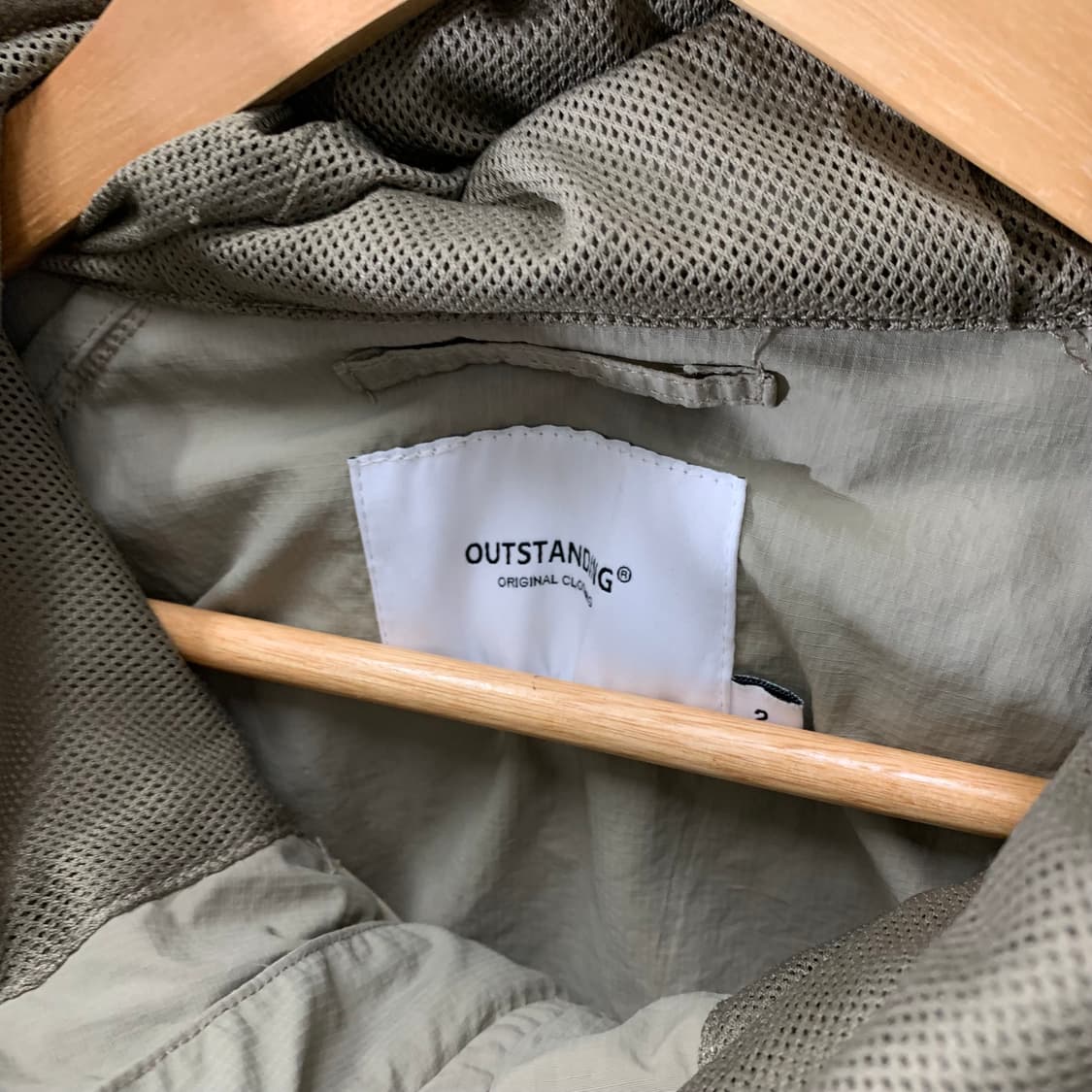 아웃스탠딩 테크니컬 바람막이  상품이미지3