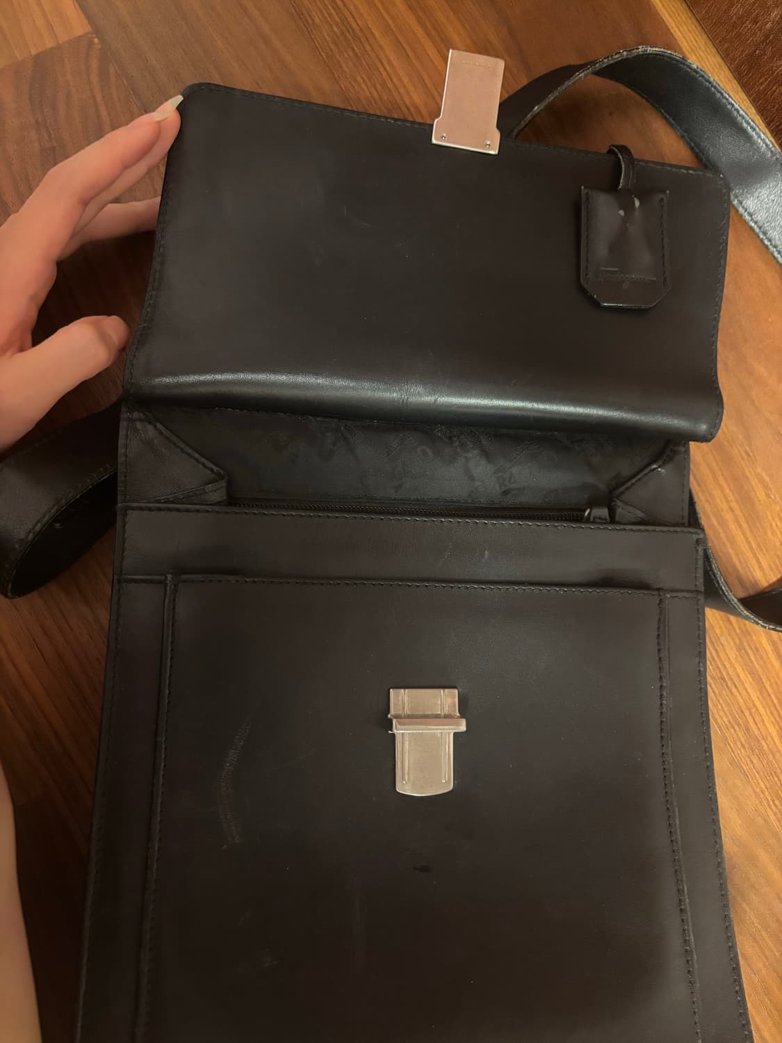 페라가모 크로스백 상품이미지9