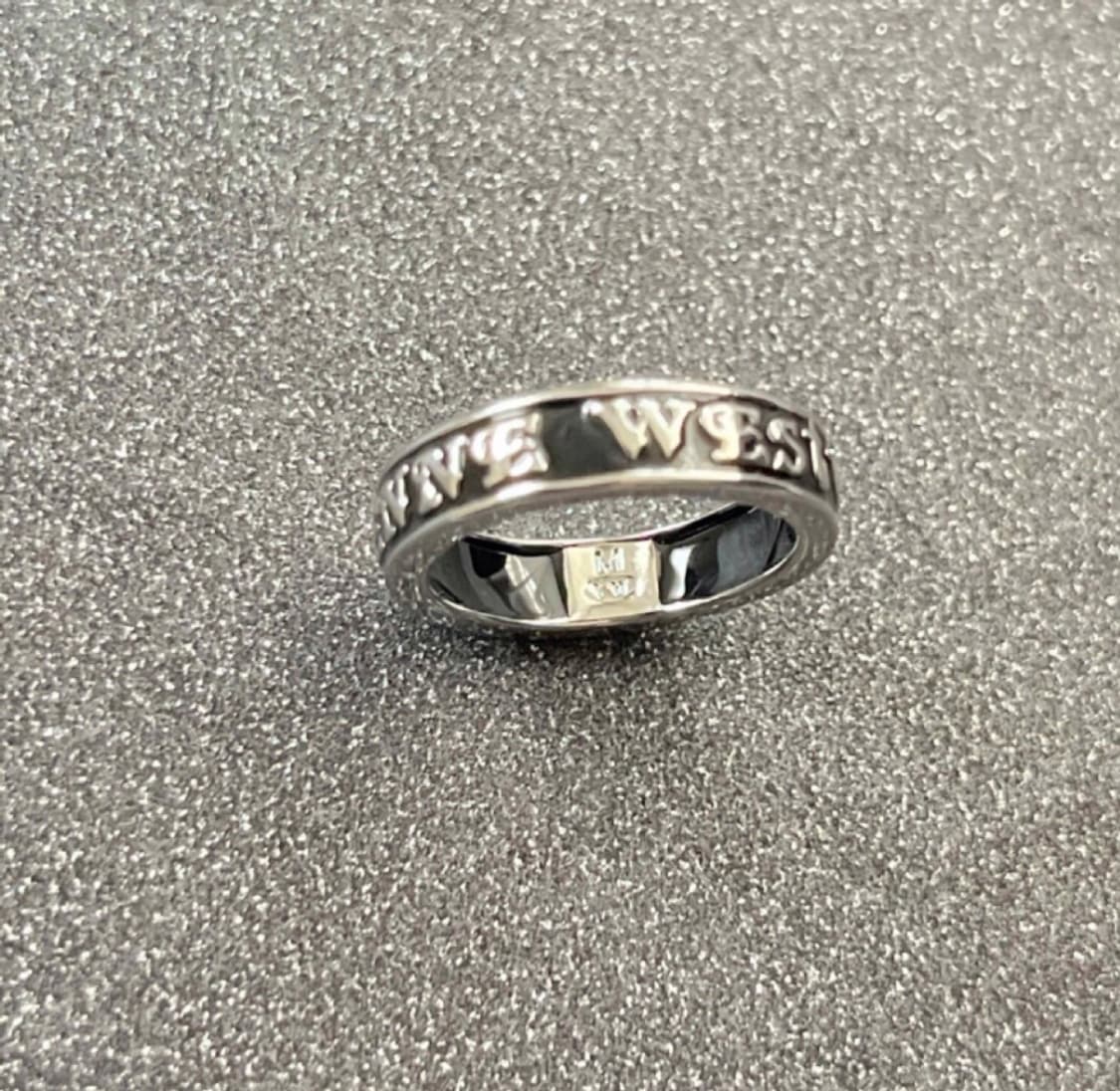 비비안웨스트우드 아카이브 레터링 orb로고 각인 블랙실버링 반지 상품이미지4