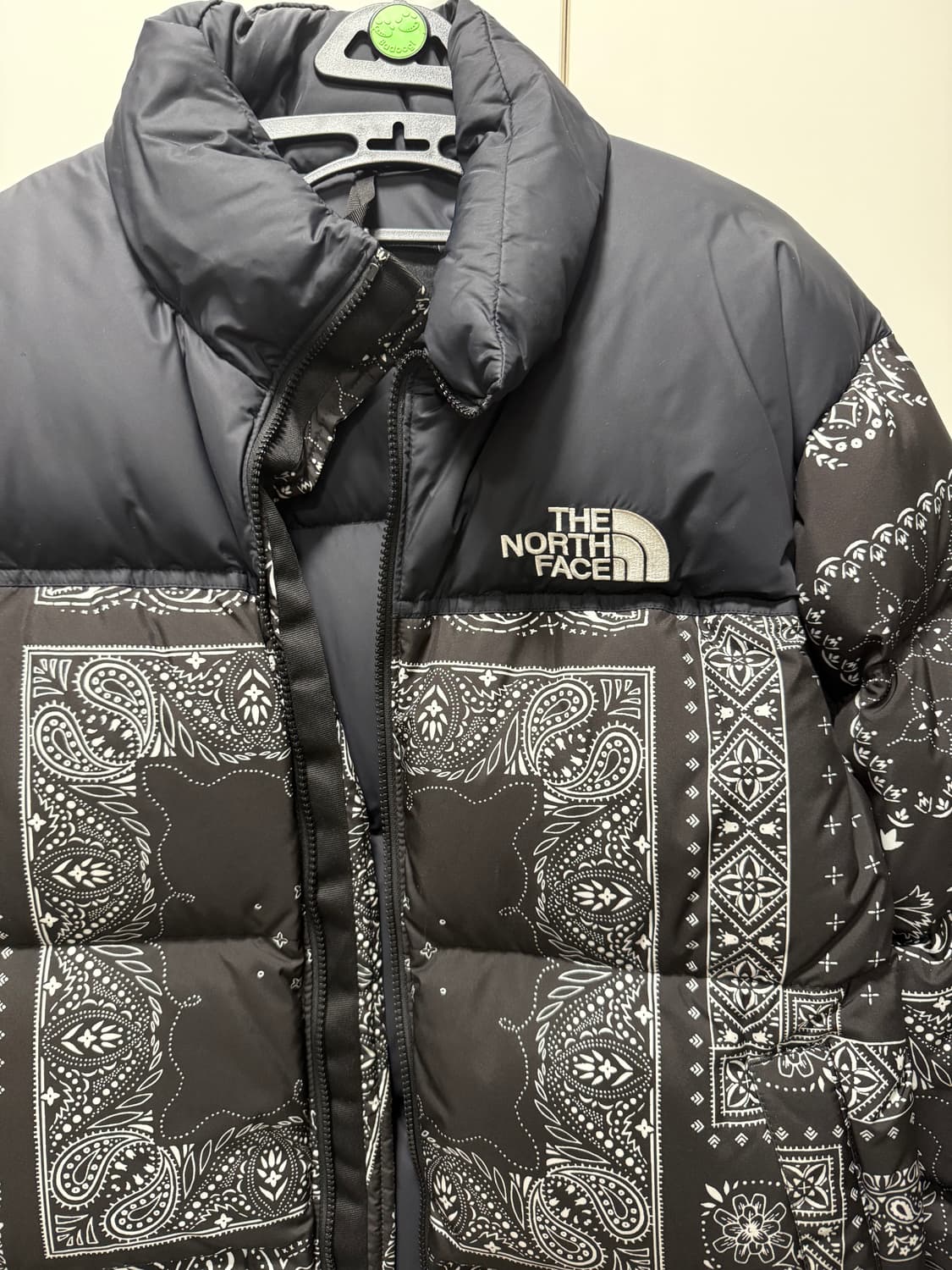 노스페이스 눕시 패딩 페이즐리 반다나 블랙 L(100) 상품이미지2