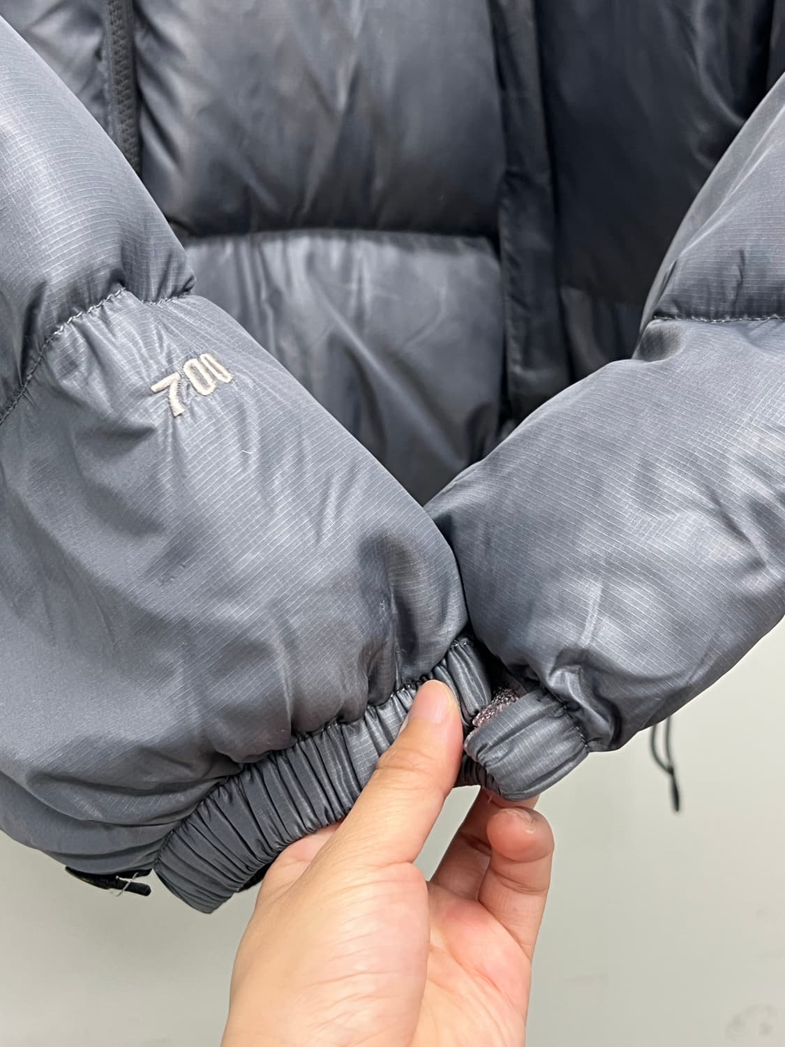 노스페이스 700필 눕시 구스 다운 자켓 그레이 상품이미지4