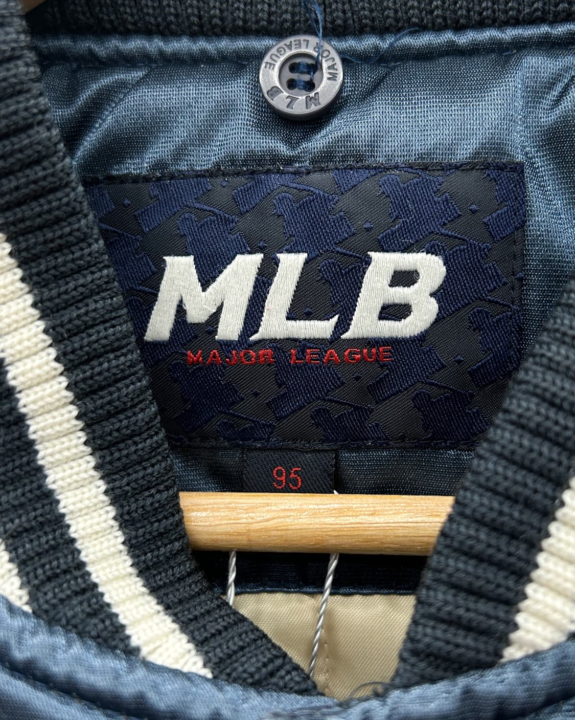 엠엘비 00s  뉴욕 양키즈 사틴쉘 스타디움 자켓 상품이미지7