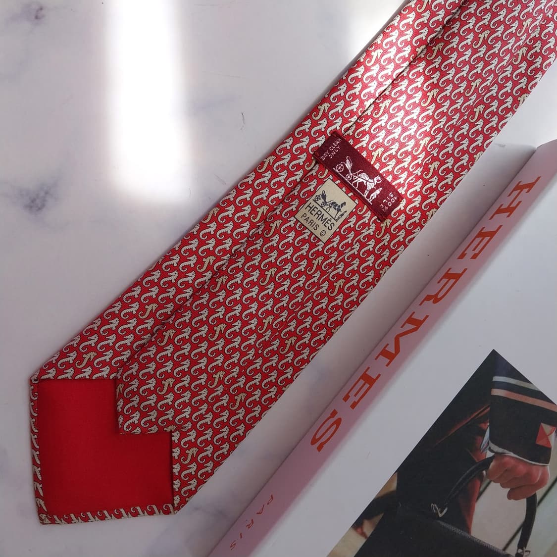 에르메스 실크 레드 해마 패턴 넥타이 9.0cm A+등급 K2548 상품이미지8