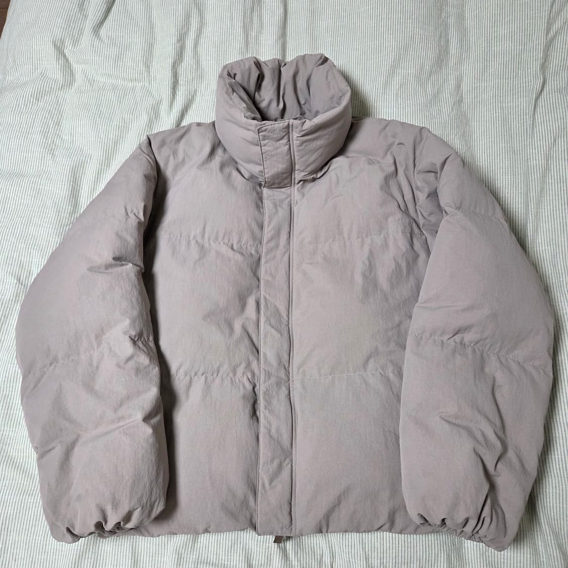 유니클로U 패디드볼륨재킷 M 내추럴 / 패딩 100 베이지 파카 르메르 상품이미지1