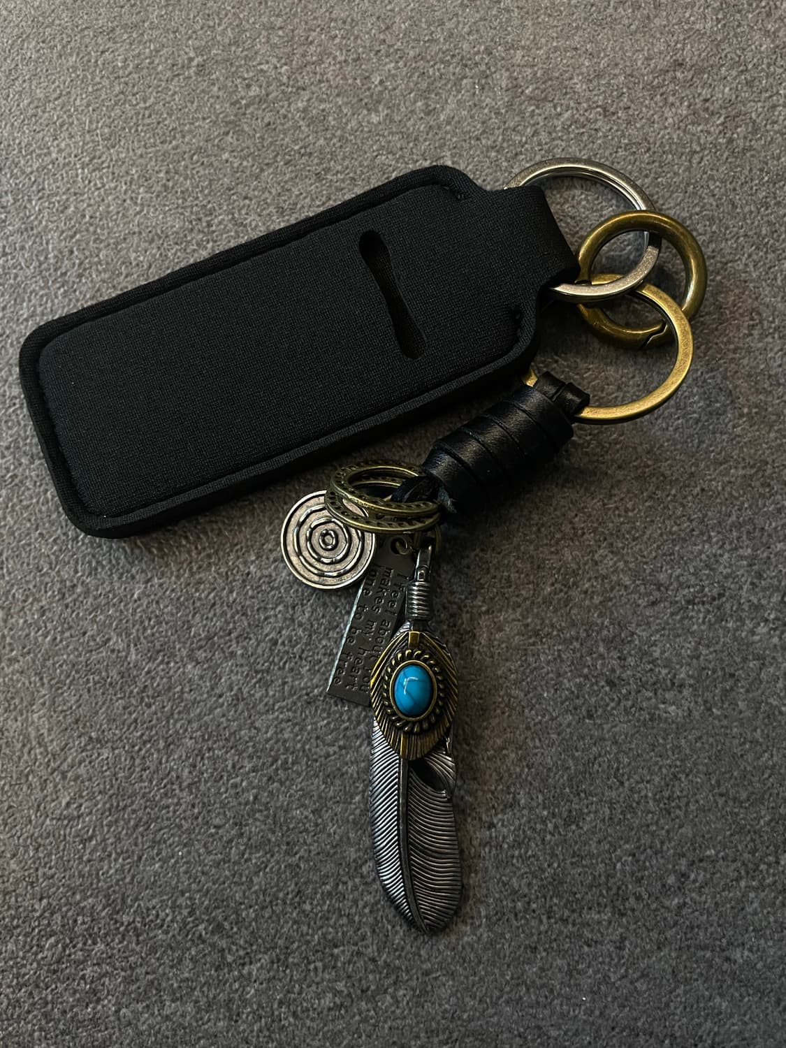 깃털 립밤 케이스 키링 (네오프렌) 상품이미지1