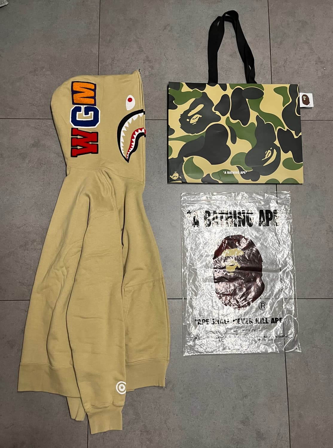 베이프 올베이지 샤크 후드집 상품이미지1