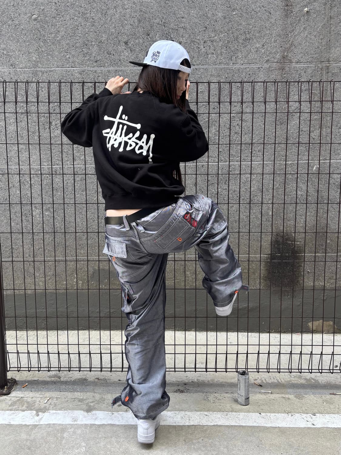 스투시 블랙 백로고 맨투맨 상품이미지3