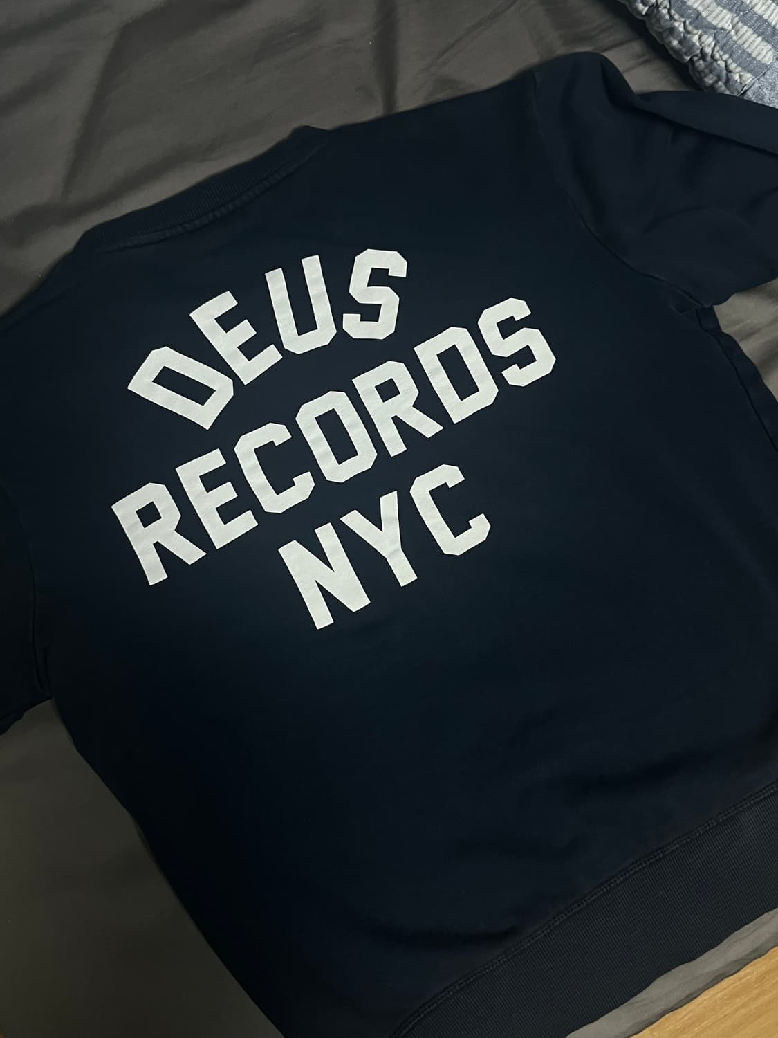 데우스 레코드 뉴욕 맨투맨 상품이미지1