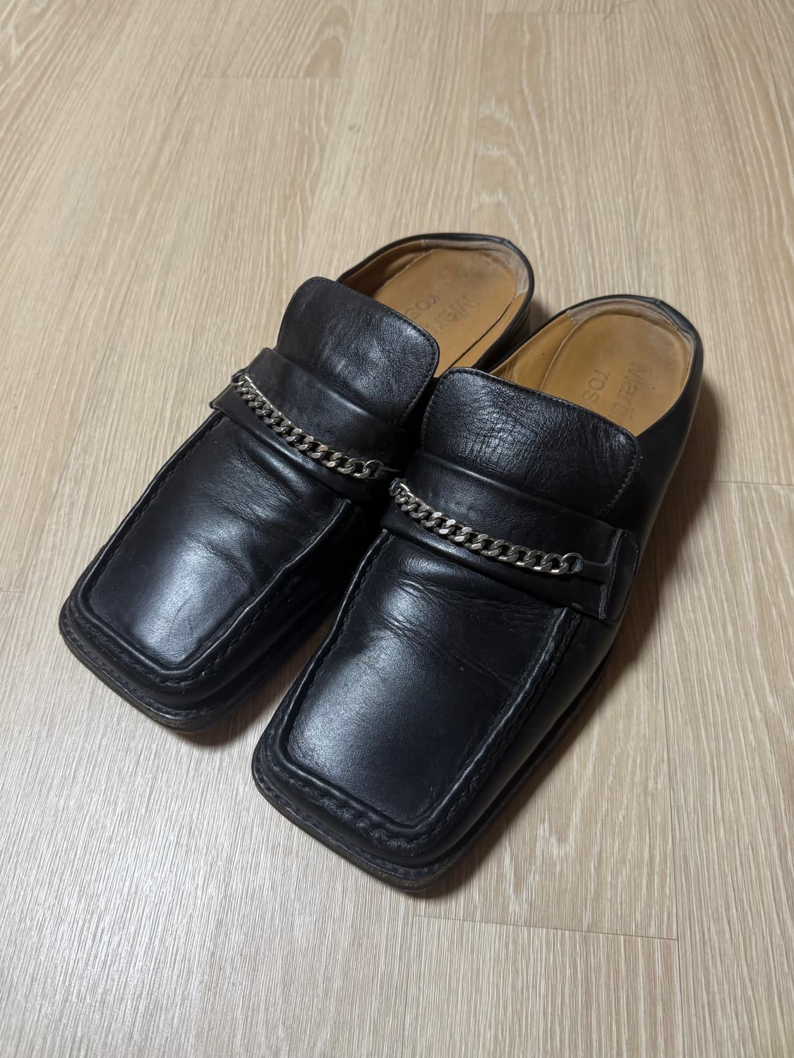 마틴로즈 블랙레더 체인 로퍼 뮬 43 상품이미지2