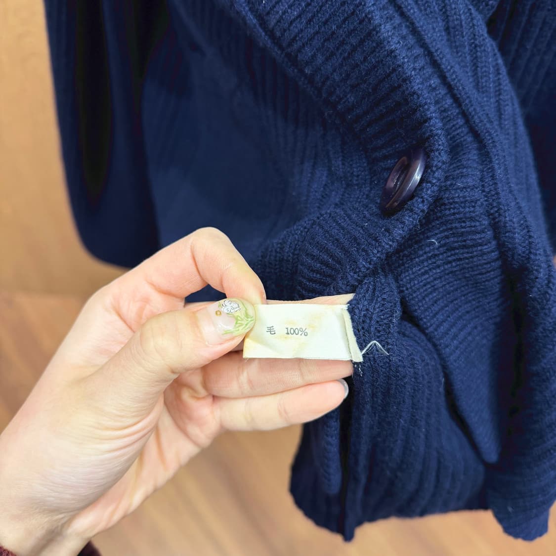 끌로에 골지 울 니트 가디건 머플러넥 패치 포켓 디테일 루즈핏 네이비 상품이미지7